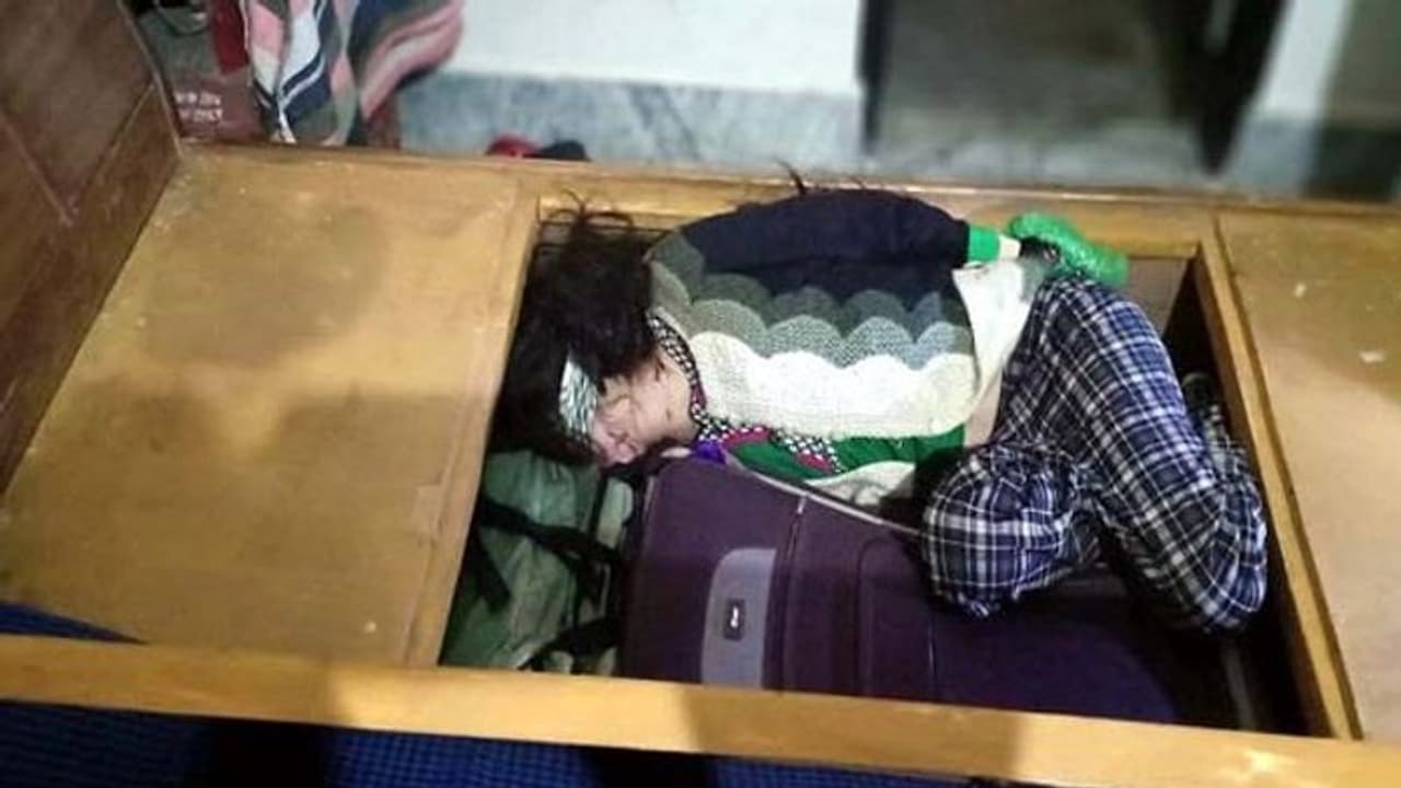 कोरोना की बीच दिल दहला देने वाली खबर, हैवान पति ने पत्नी को दी दर्दनाक मौत..फिर बेड में छिपा दी लाश कोरोना की बीच दिल दहला देने वाली खबर, हैवान पति ने पत्नी को दी दर्दनाक मौत..फिर बेड में छिपा दी लाश