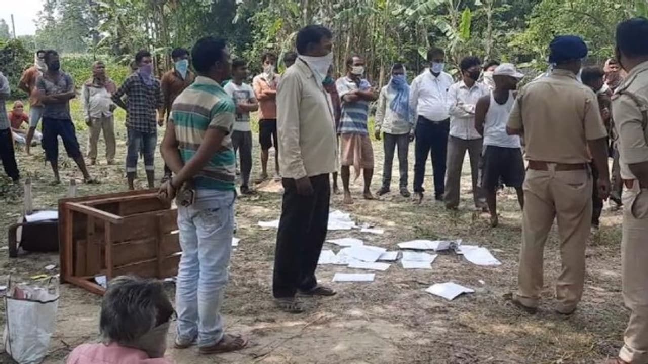 করোনা বিধি মানতে গিয়ে বিপদে ব্যবসায়ী, দিনেদুপুরে লুঠ লক্ষাধিক টাকা করোনা বিধি মানতে গিয়ে বিপদে ব্যবসায়ী, দিনেদুপুরে লুঠ লক্ষাধিক টাকা