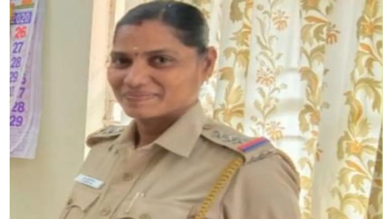 கடை கடையா ஏறி கையூட்டு வாங்கிய போலீஸ் தம்பதி.. சஸ்பெண்ட் செய்த டிஐஜி கடை கடையா ஏறி கையூட்டு வாங்கிய போலீஸ் தம்பதி.. சஸ்பெண்ட் செய்த டிஐஜி