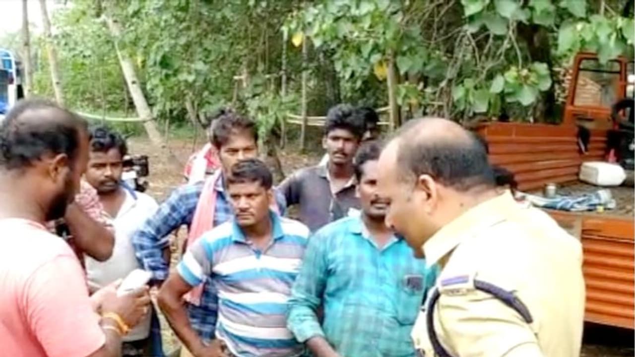 തിരുവല്ലയില് കൊയ്ത്ത് യന്ത്ര ഉടമയ്ക്ക് മര്ദ്ദനം; രണ്ട് സിപിഎം പ്രവർത്തകര് അറസ്റ്റില് തിരുവല്ലയില് കൊയ്ത്ത് യന്ത്ര ഉടമയ്ക്ക് മര്ദ്ദനം; രണ്ട് സിപിഎം പ്രവർത്തകര് അറസ്റ്റില്