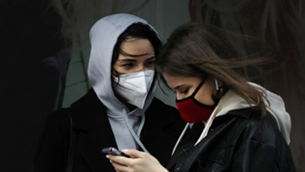 ലോകത്ത് കൊവിഡ് ബാധിതരുടെ എണ്ണം 24 ലക്ഷം കടന്നു; യൂറോപ്പിൽ മരണ നിരക്ക് കുറയുന്നു ലോകത്ത് കൊവിഡ് ബാധിതരുടെ എണ്ണം 24 ലക്ഷം കടന്നു; യൂറോപ്പിൽ മരണ നിരക്ക് കുറയുന്നു