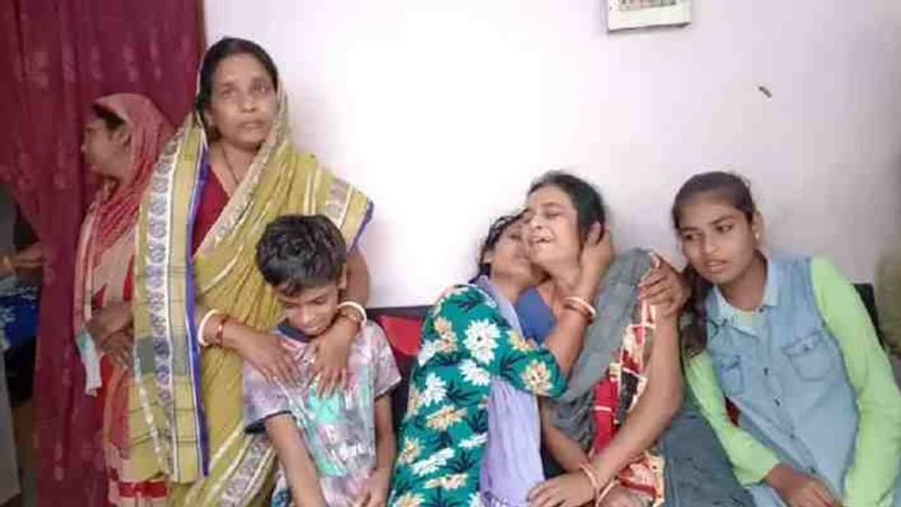 कश्मीर में आतंकियों से लोहा लेते हुए शहीद हो गया बिहार का लाल, खबर मिलते ही गमगीन है गांव का हर घर कश्मीर में आतंकियों से लोहा लेते हुए शहीद हो गया बिहार का लाल, खबर मिलते ही गमगीन है गांव का हर घर