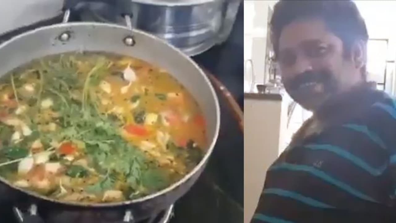 கிராமத்து ஸ்டைலில்... அம்மியில் அரைத்து மிளகு ரசம் வைத்த இயக்குனர்! அள்ளும் லைக்ஸ்..!