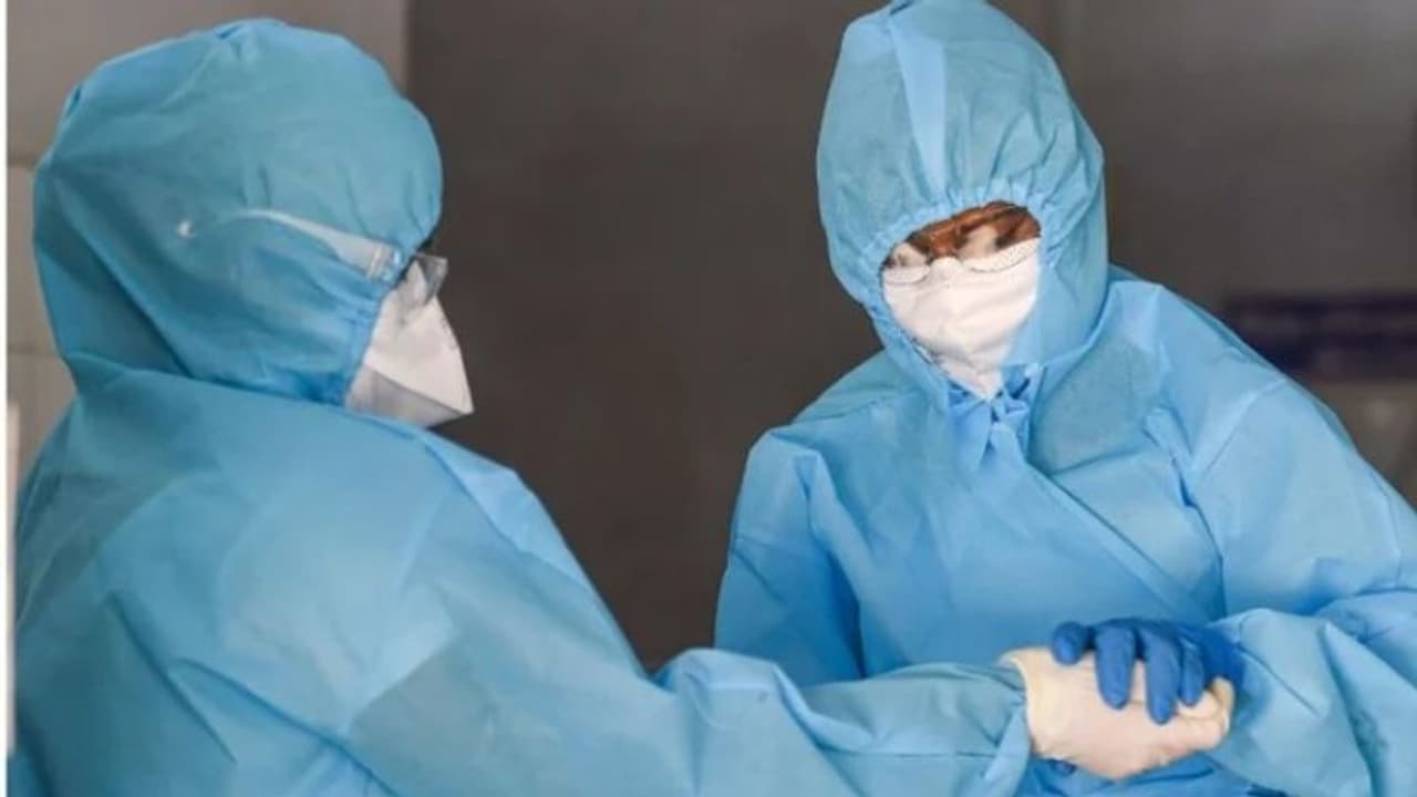 കൊവിഡ് സ്ഥിരീകരിച്ച കോട്ടയം സ്വദേശിനിയെ മെഡിക്കല് കോളേജിലേക്ക് മാറ്റി കൊവിഡ് സ്ഥിരീകരിച്ച കോട്ടയം സ്വദേശിനിയെ മെഡിക്കല് കോളേജിലേക്ക് മാറ്റി