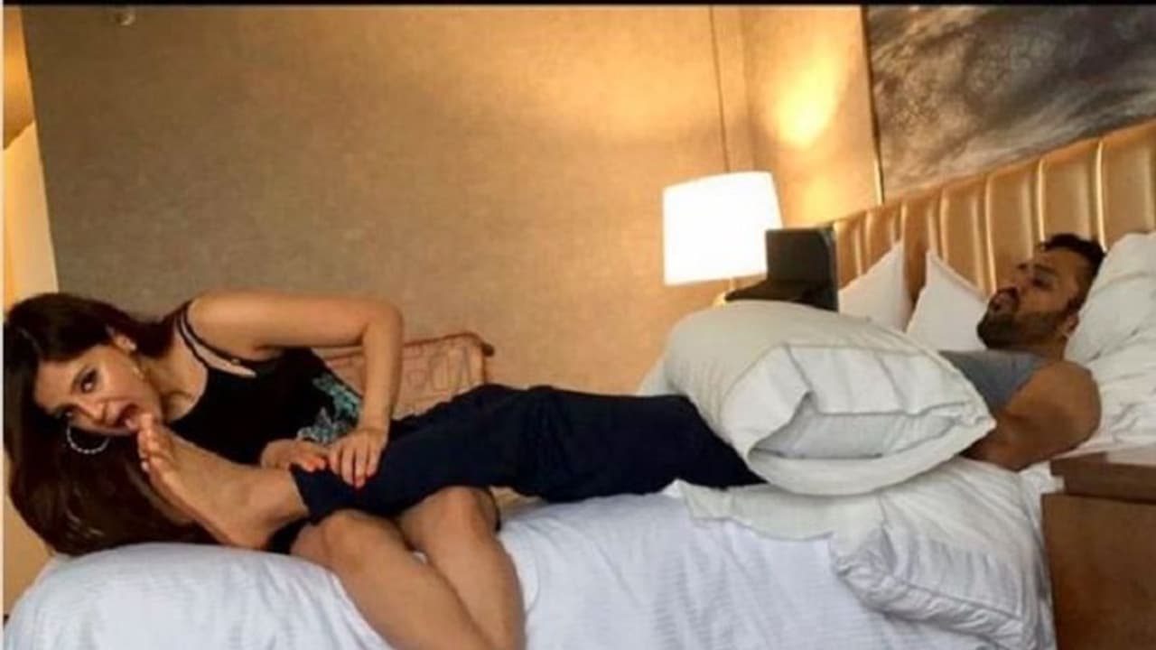 বিছানায় কামড়া কামড়ি মাহি সাক্ষীর, লকডাউনে ফাঁস হল গোপন মুহূর্তের ছবি বিছানায় কামড়া কামড়ি মাহি সাক্ষীর, লকডাউনে ফাঁস হল গোপন মুহূর্তের ছবি