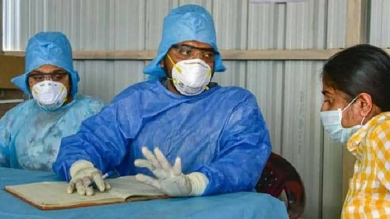 கொரோனாவில் இருந்து மீண்டவரை ஊர்வலமாக அழைத்து சென்ற மக்கள்..! 15 பேர் மீது வழக்குப்பதிவு..! கொரோனாவில் இருந்து மீண்டவரை ஊர்வலமாக அழைத்து சென்ற மக்கள்..! 15 பேர் மீது வழக்குப்பதிவு..!