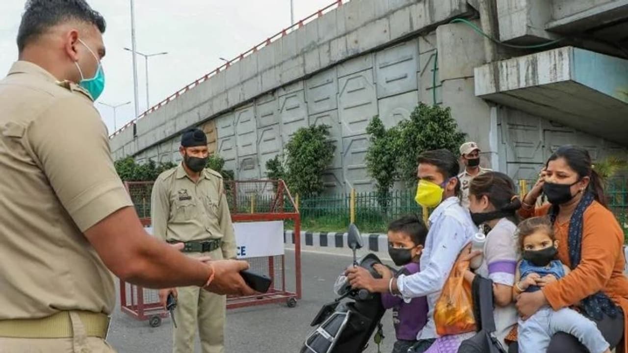 कहीं खुले रेस्त्रां तो कहीं दुकानें, जानिए, लॉकडाउन में आपके शहर में आज से क्या छूट मिल रही है? कहीं खुले रेस्त्रां तो कहीं दुकानें, जानिए, लॉकडाउन में आपके शहर में आज से क्या छूट मिल रही है?