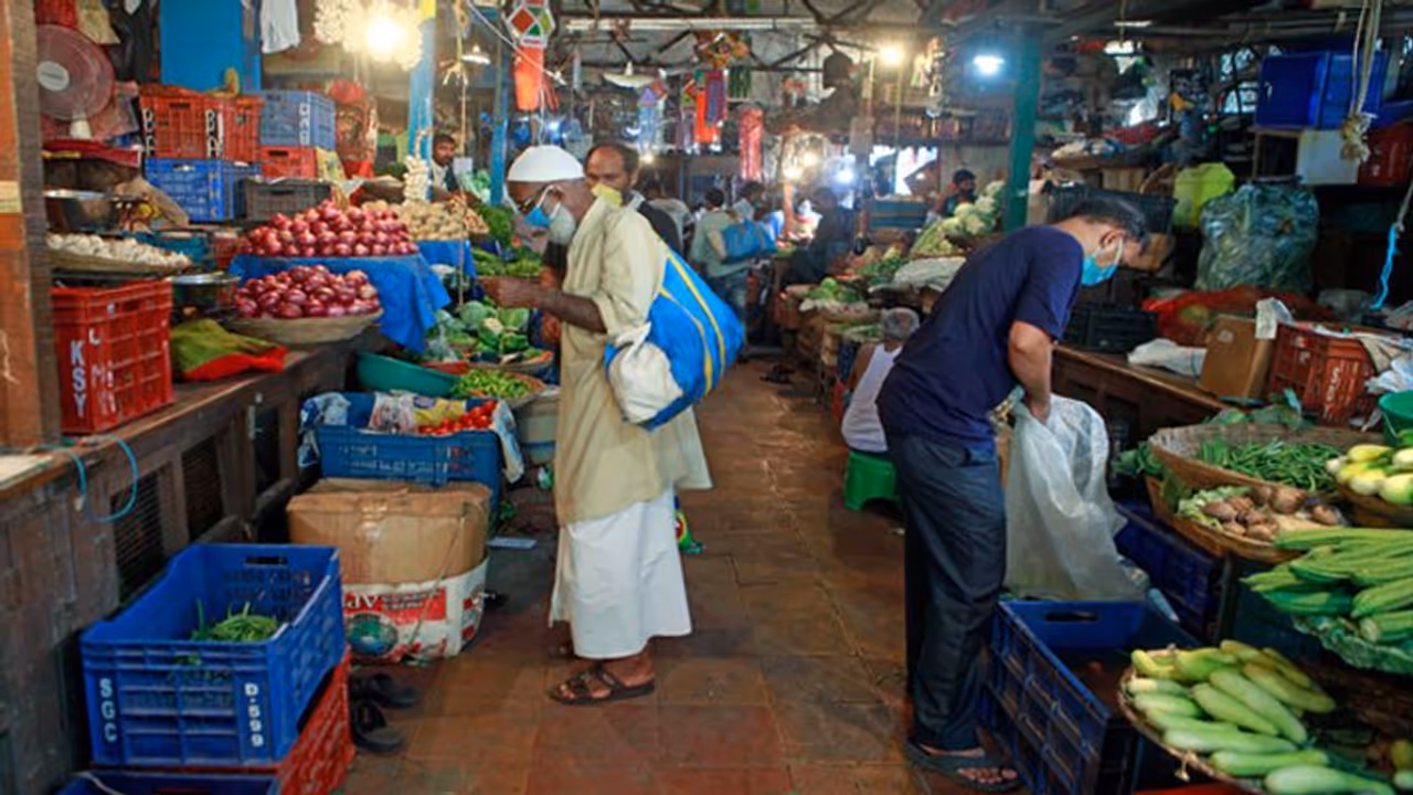 आगरा में सब्जी व दूध बेचने से पहले लेनी होगी परमिशन, जानें क्यों करना पड़ेगा ऐसा आगरा में सब्जी व दूध बेचने से पहले लेनी होगी परमिशन, जानें क्यों करना पड़ेगा ऐसा