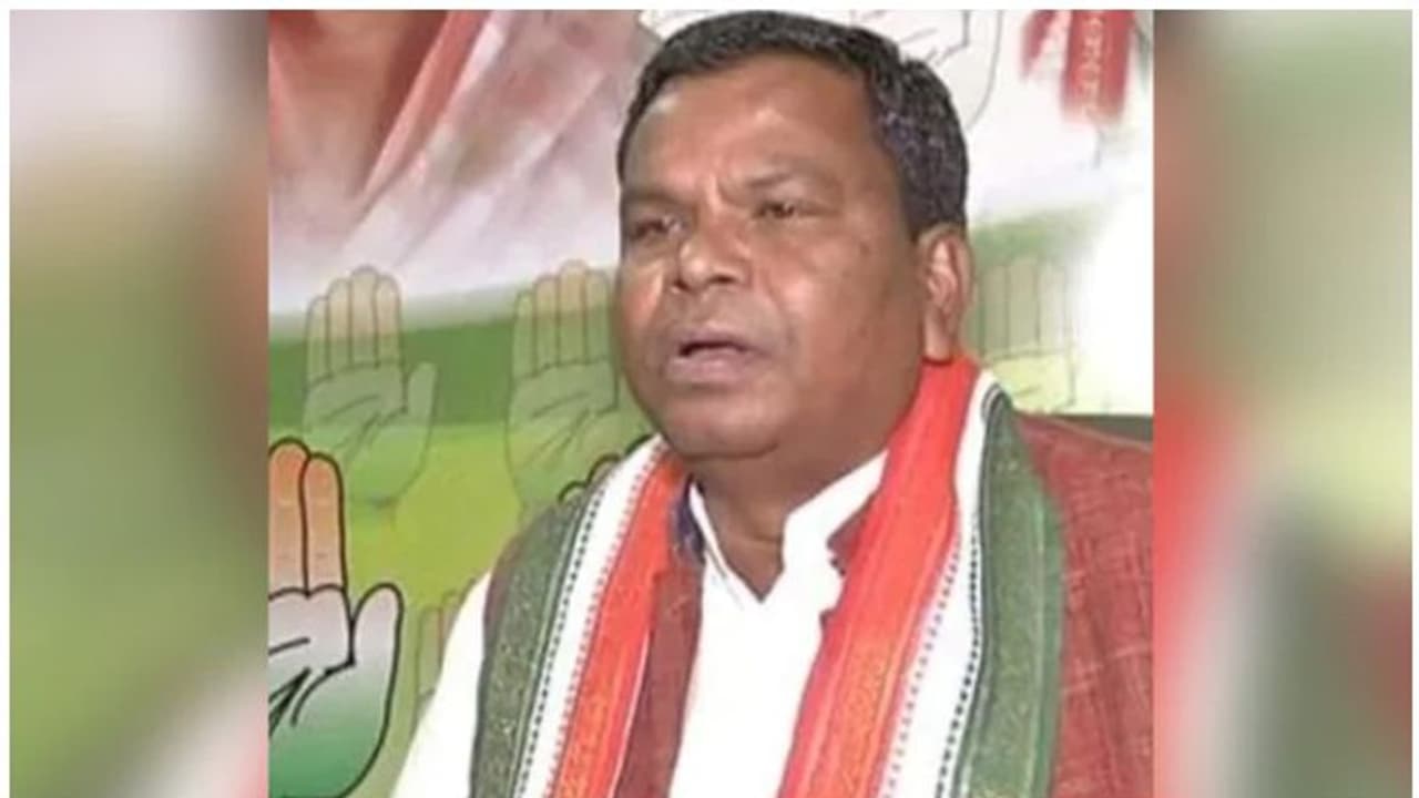 'വീട്ടിലിരുന്ന് മടുത്തു; അതുകൊണ്ട് യാത്ര ചെയ്യാൻ തീരുമാനിച്ചു'; ലോക്ക് ഡൗൺ ലംഘിച്ച് ഛത്തീസ്ഗഢ് മന്ത്രി 'വീട്ടിലിരുന്ന് മടുത്തു; അതുകൊണ്ട് യാത്ര ചെയ്യാൻ തീരുമാനിച്ചു'; ലോക്ക് ഡൗൺ ലംഘിച്ച് ഛത്തീസ്ഗഢ് മന്ത്രി