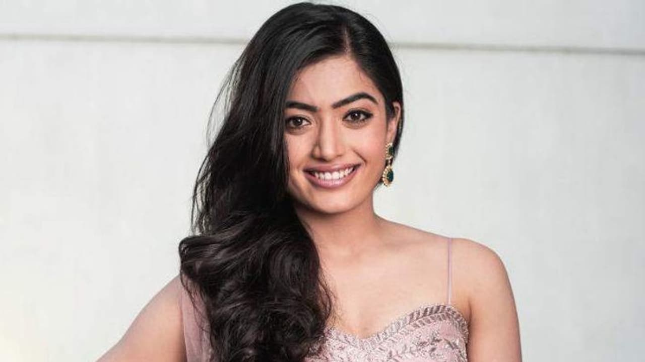 కరోనాపై పోరు.. విజయం సాధిస్తామంటున్న అందాల భామ కరోనాపై పోరు.. విజయం సాధిస్తామంటున్న అందాల భామ