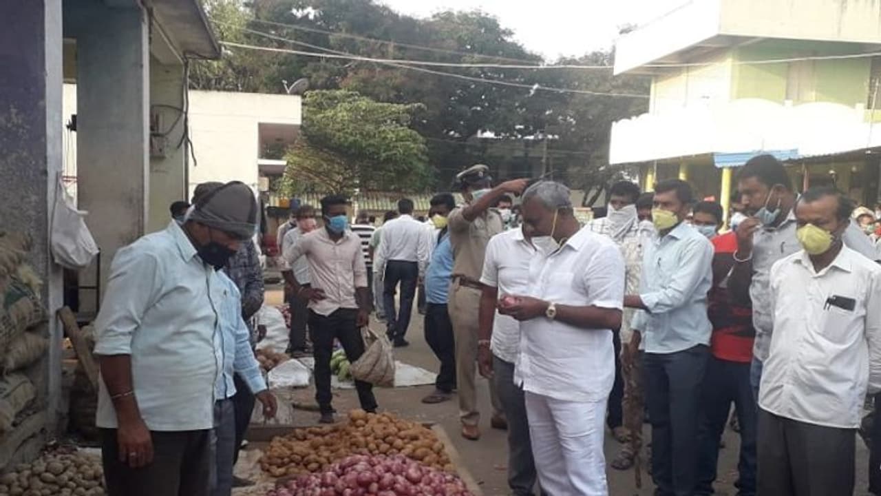 ರೈತರಿಗೆ 13 ಸಾವಿರ ಕೋಟಿ ಬೆಳೆ ಸಾಲ: ಸಚಿವ ಎಸ್.ಟಿ.ಸೋಮಶೇಖರ್ ರೈತರಿಗೆ 13 ಸಾವಿರ ಕೋಟಿ ಬೆಳೆ ಸಾಲ: ಸಚಿವ ಎಸ್.ಟಿ.ಸೋಮಶೇಖರ್