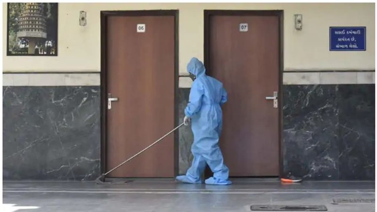 ആൾക്കൂട്ടം മർദ്ദിച്ച് അണുനാശിനി കുടിപ്പിച്ച ശുചീകരണത്തൊഴിലാളി മരിച്ചു