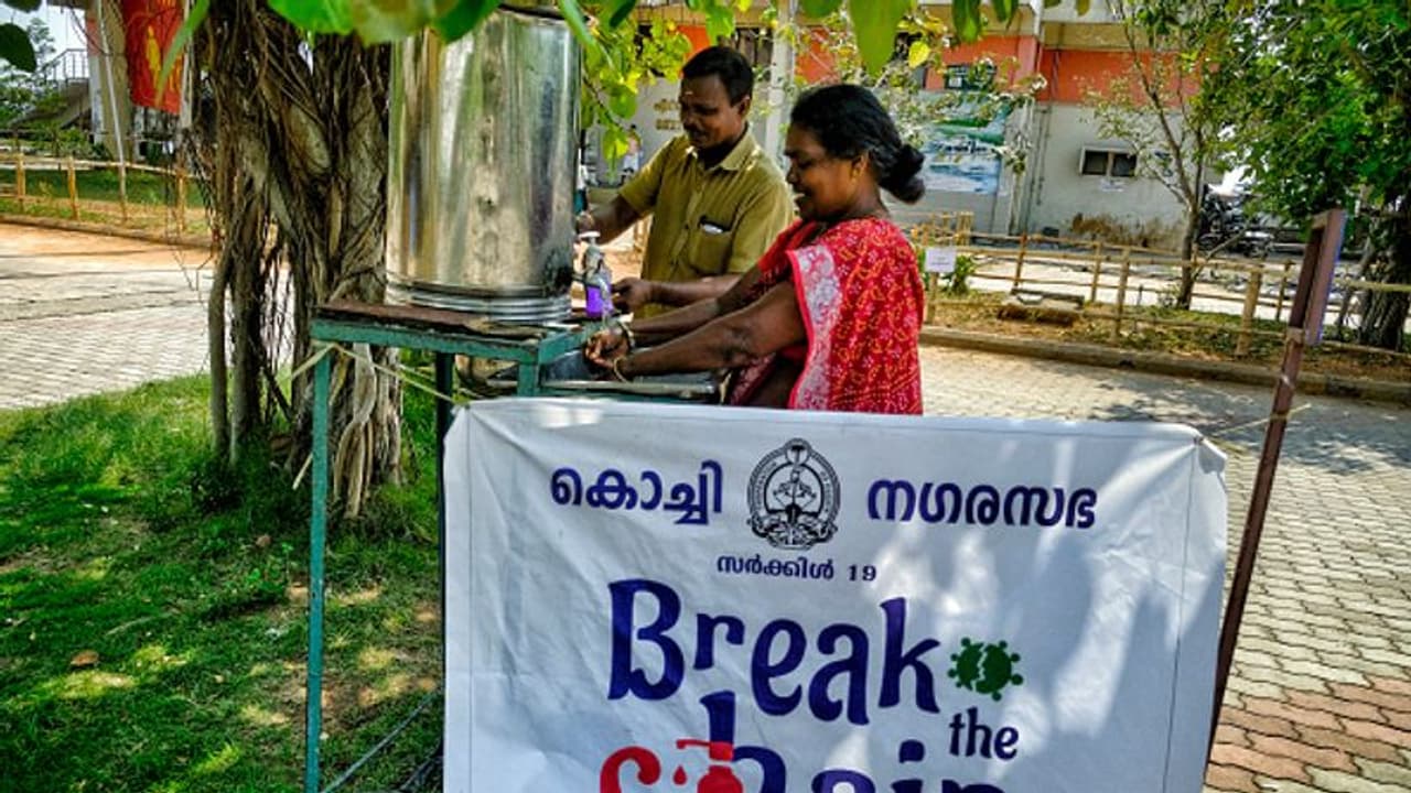 സംസ്ഥാനത്ത് ഈ ഞായറാഴ്ച ( ജൂൺ 21 ) സമ്പൂർണ്ണ ലോക്ക് ഡൗൺ ഇല്ല സംസ്ഥാനത്ത് ഈ ഞായറാഴ്ച ( ജൂൺ 21 ) സമ്പൂർണ്ണ ലോക്ക് ഡൗൺ ഇല്ല