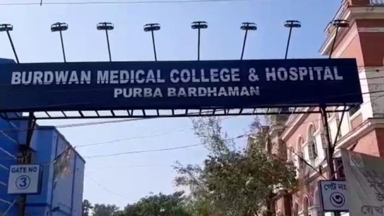 মুর্শিদাবাদ যোগ, কোয়ারেন্টাইনে বর্ধমান মেডিক্যালের চিকিৎসক ও নার্সরা মুর্শিদাবাদ যোগ, কোয়ারেন্টাইনে বর্ধমান মেডিক্যালের চিকিৎসক ও নার্সরা