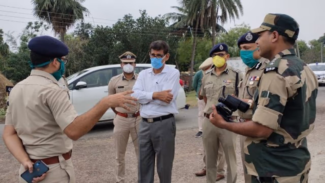বৃদ্ধে শরীরের করোনা সংক্রমণ, মুর্শিদাবাদ সফরে পুলিশ প্রশাসনের শীর্ষ আধিকারিকরা বৃদ্ধে শরীরের করোনা সংক্রমণ, মুর্শিদাবাদ সফরে পুলিশ প্রশাসনের শীর্ষ আধিকারিকরা