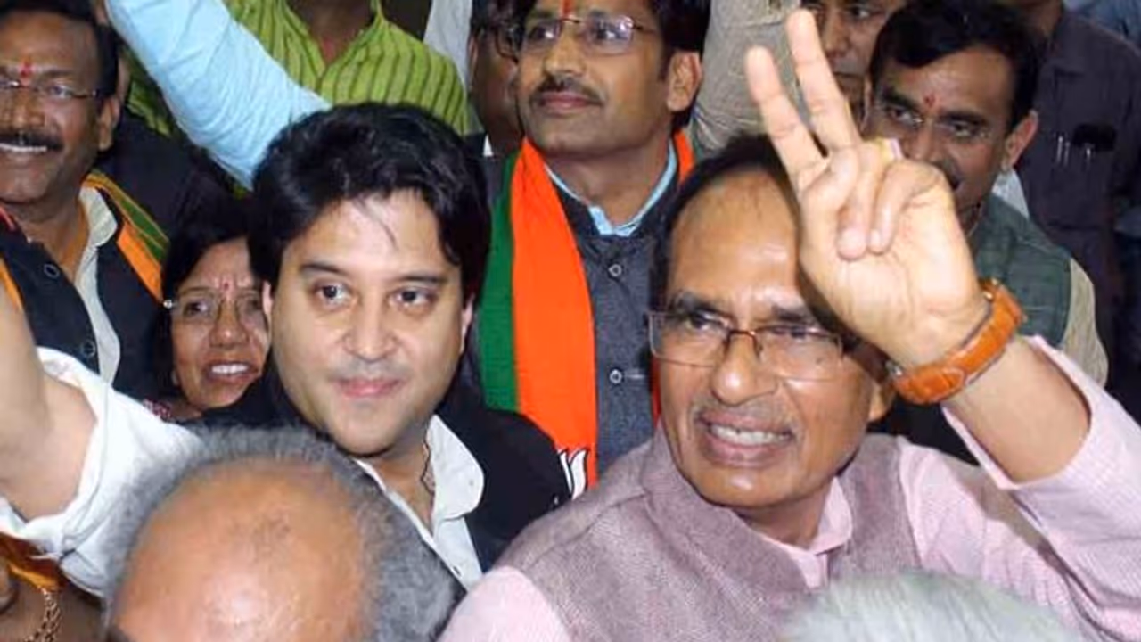 মধ্যপ্রদেশে জ্যোতিরাদিত্যর 'মিশন' সফল, 'মন্থন থেকে উঠে আসা বিষ পান' এর সঙ্গেই তুলনা শিবরাজের