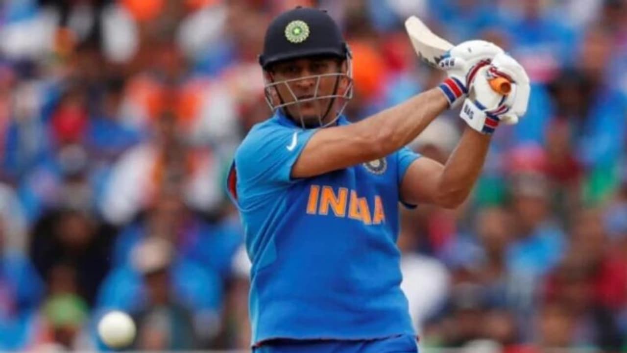 ധോണിയുടെ ഉയര്ച്ചയില് എനിക്കും പങ്കുണ്ട്; രസകരമായ സംഭവം പങ്കുവച്ച് കൈഫ് ധോണിയുടെ ഉയര്ച്ചയില് എനിക്കും പങ്കുണ്ട്; രസകരമായ സംഭവം പങ്കുവച്ച് കൈഫ്