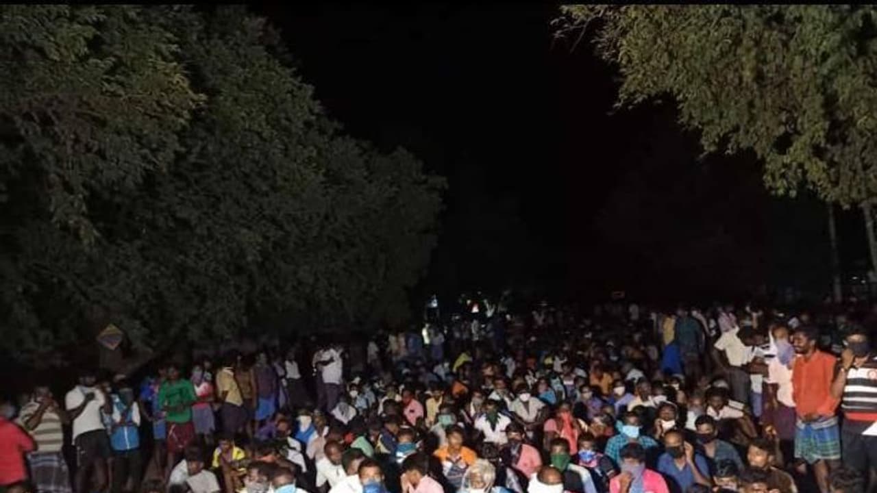 கல்லூரி விடுதியில் தனிமை வார்டா..? திடீர் போராட்டத்தில் குதித்த கிராம மக்கள்..!