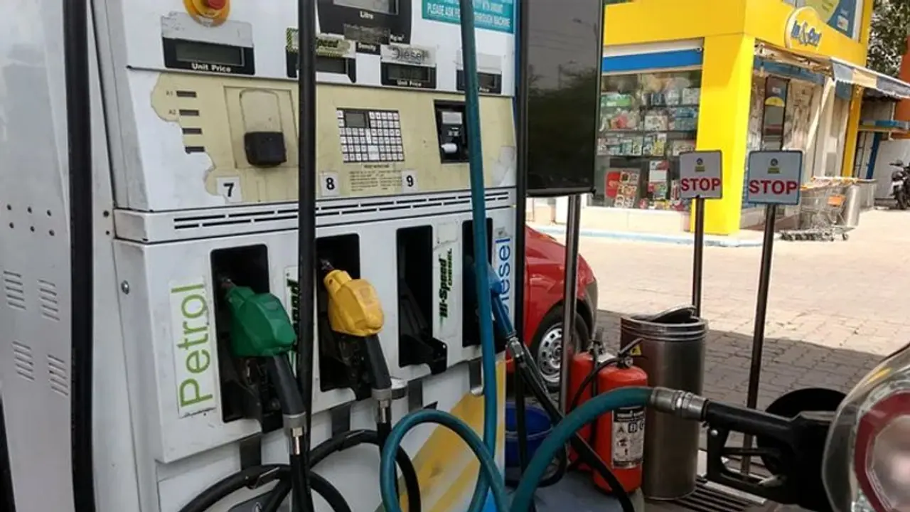 Petrol Diesel Price Today: ಪೆಟ್ರೋಲ್, ಡೀಸೆಲ್ ಇಂದಿನ ದರ ಏನು? ಯಾವ ಜಿಲ್ಲೆಯಲ್ಲಿ ದರ ಇಳಿಕೆ?