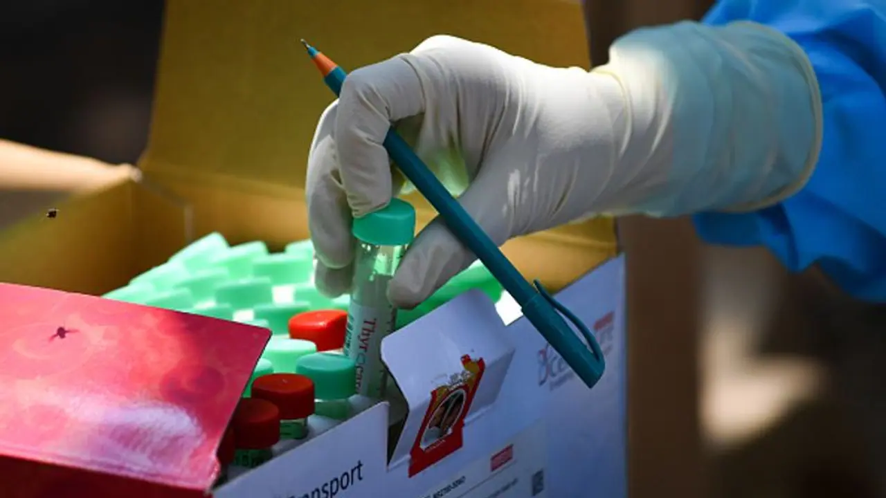 పోలీస్ నుండి మహరాష్ట్ర మంత్రి జితేంద్రకి సోకిన కరోనా: క్వారంటైన్కు తరలింపు పోలీస్ నుండి మహరాష్ట్ర మంత్రి జితేంద్రకి సోకిన కరోనా: క్వారంటైన్కు తరలింపు