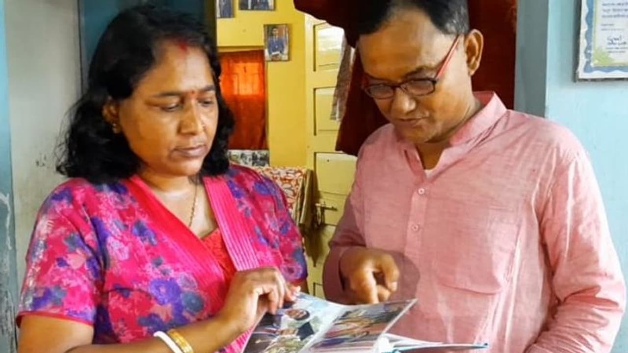 চিকিৎসক সন্তানদের নিয়ে 'গর্বিত', দুঃশ্চিন্তাও বাড়ছে রায়গঞ্জের দম্পতির চিকিৎসক সন্তানদের নিয়ে 'গর্বিত', দুঃশ্চিন্তাও বাড়ছে রায়গঞ্জের দম্পতির