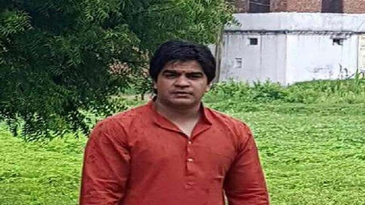 खुलासा; गैंगस्टर के मोबाइल में सेव था IPS का नम्बर, इस तरह होती थी चैटिंग खुलासा; गैंगस्टर के मोबाइल में सेव था IPS का नम्बर, इस तरह होती थी चैटिंग