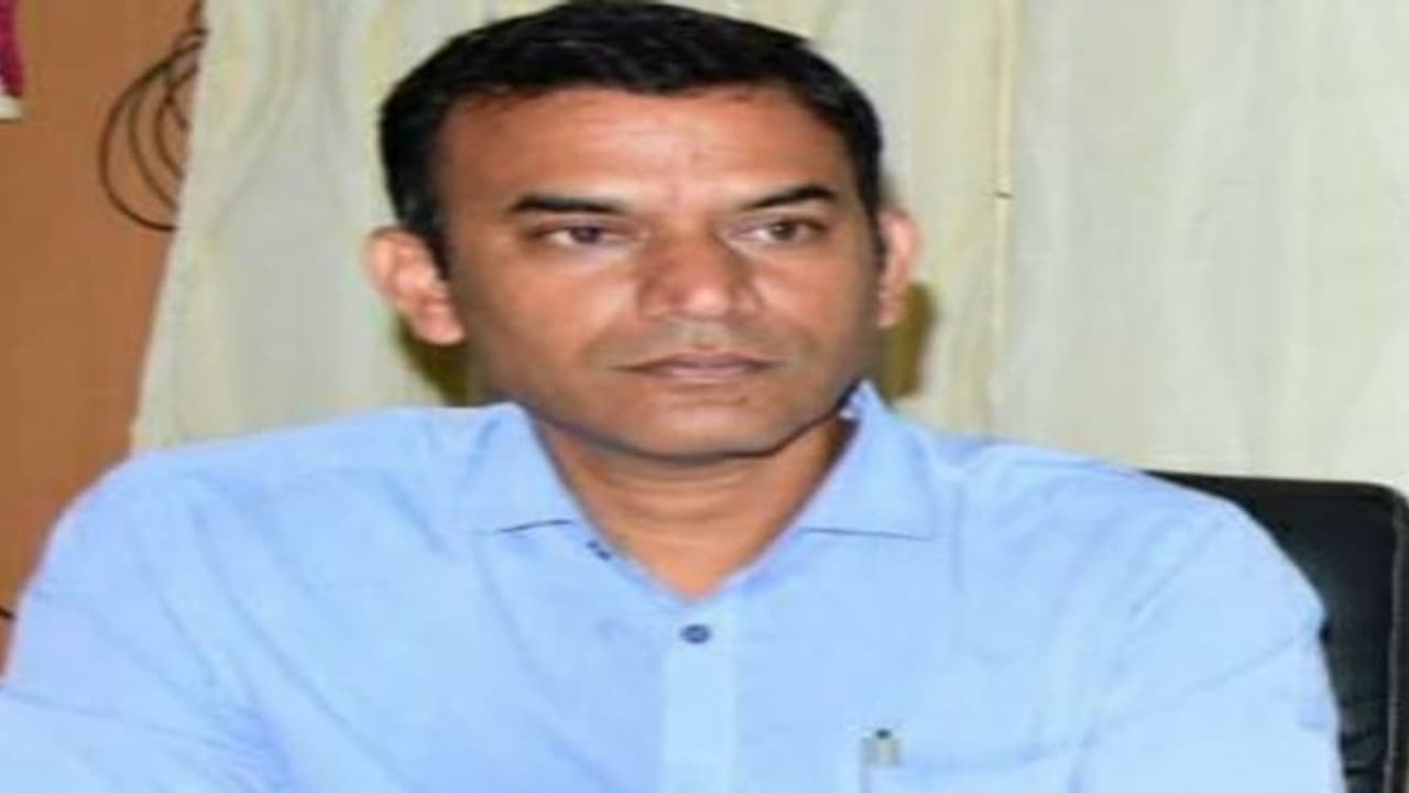 సూర్యాపేటలో కరోనా వ్యాప్తిపై ఆందోళన: ప్రత్యేకాధికారిగా వేణుగోపాల్ రెడ్డి సూర్యాపేటలో కరోనా వ్యాప్తిపై ఆందోళన: ప్రత్యేకాధికారిగా వేణుగోపాల్ రెడ్డి