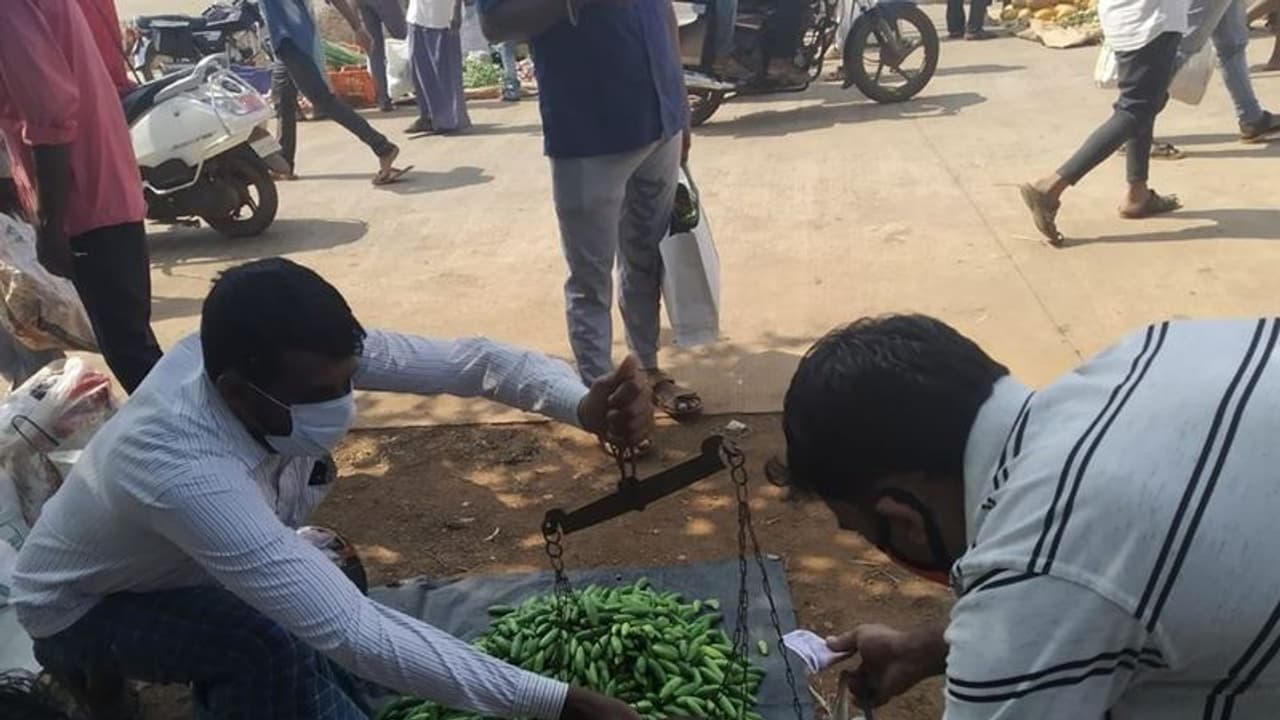 ವಾವ್ಹ್..! ಲಾಕ್ಡೌನ್ ಮಧ್ಯೆಯೂ ಪರ್ಯಾಯ ಹಾದಿ ಕಂಡುಕೊಂಡು ಲಾಭ ಕಂಡ ರೈತ ವಾವ್ಹ್..! ಲಾಕ್ಡೌನ್ ಮಧ್ಯೆಯೂ ಪರ್ಯಾಯ ಹಾದಿ ಕಂಡುಕೊಂಡು ಲಾಭ ಕಂಡ ರೈತ