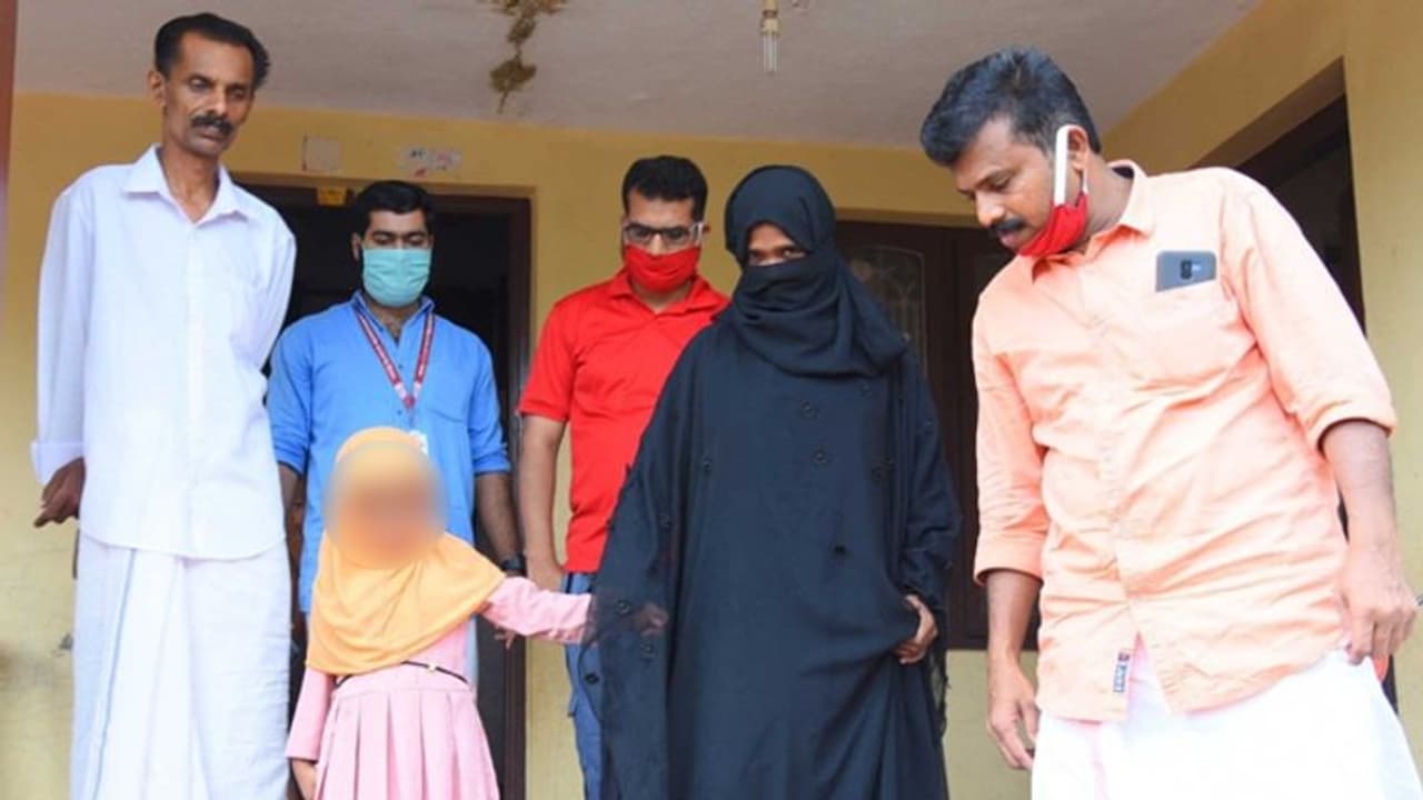 യുവജന കമ്മീഷൻ ഇടപെട്ടു; നാല് വയസ്സുകാരിയുടെ അടിയന്തിര ചികിത്സക്കായി ചെന്നൈയിലേക്ക് ആംബുലൻസ് യുവജന കമ്മീഷൻ ഇടപെട്ടു; നാല് വയസ്സുകാരിയുടെ അടിയന്തിര ചികിത്സക്കായി ചെന്നൈയിലേക്ക് ആംബുലൻസ്