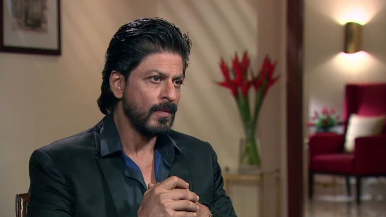 মহাসঙ্কটে ফের এগিয়ে এলেন শাহরুখ, চিকিৎসক কর্মীদের পাশে সাহায্যের হাত বাড়ালেন অভিনেতা