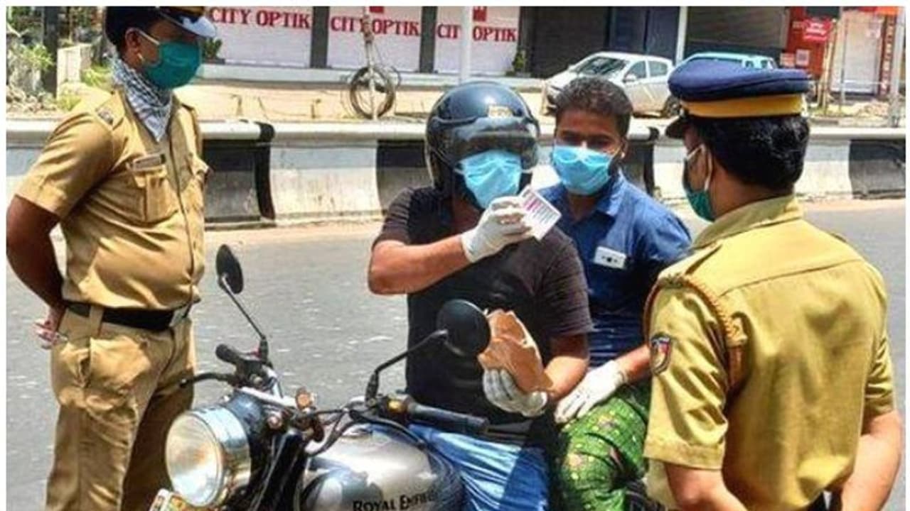 സംസ്ഥാനത്ത് ലോക്ഡൗൺ ലംഘനം വ്യാപകം; ഇന്ന് മാത്രം രജിസ്റ്റര് ചെയ്തത് 2,464 കേസുകള് സംസ്ഥാനത്ത് ലോക്ഡൗൺ ലംഘനം വ്യാപകം; ഇന്ന് മാത്രം രജിസ്റ്റര് ചെയ്തത് 2,464 കേസുകള്