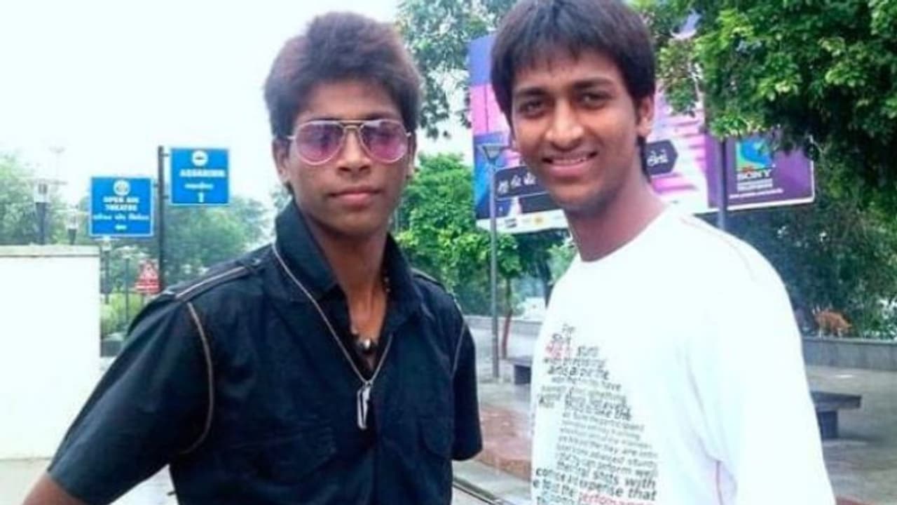 লকডাউনে স্মৃতি রোমন্থন,চিনতে পারছেন কারা এই দুজন লকডাউনে স্মৃতি রোমন্থন,চিনতে পারছেন কারা এই দুজন