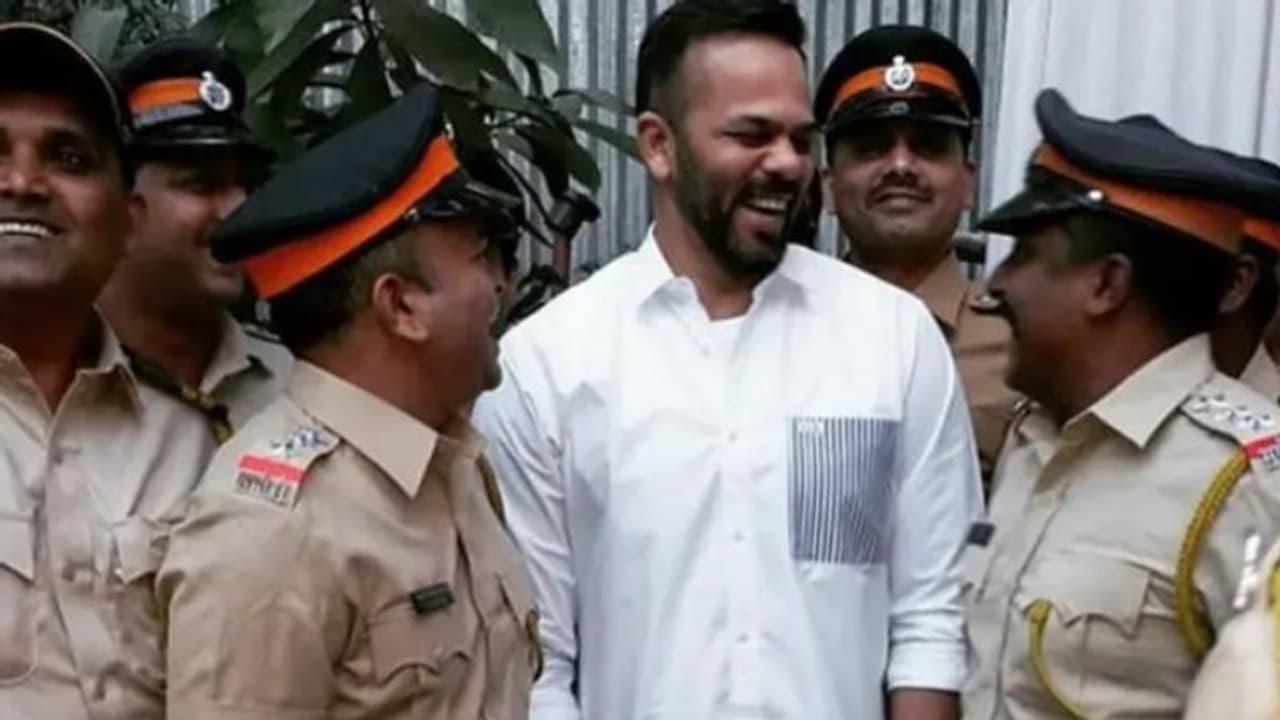 കൊവിഡ് 19: മുംബൈ പൊലീസിന് തന്റെ എട്ട് ഹോട്ടലുകള് തുറന്നുനല്കി രോഹിത്ത് ഷെട്ടി കൊവിഡ് 19: മുംബൈ പൊലീസിന് തന്റെ എട്ട് ഹോട്ടലുകള് തുറന്നുനല്കി രോഹിത്ത് ഷെട്ടി