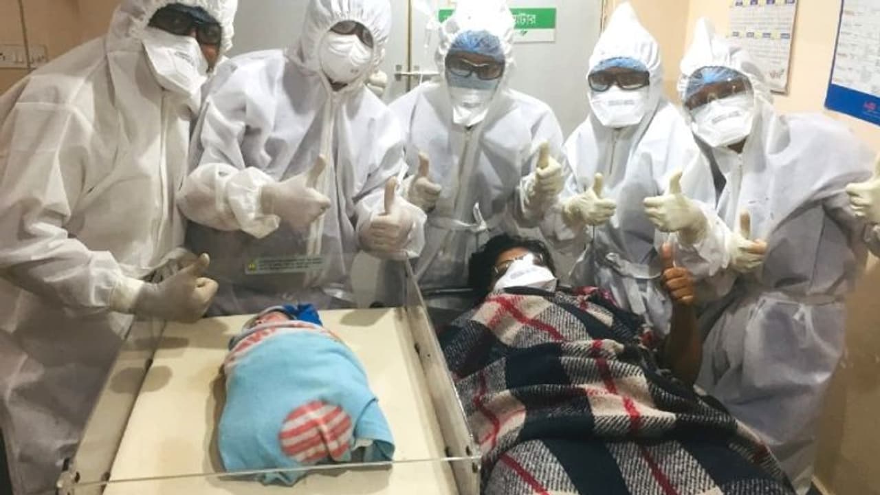 করোনা পজিটিভ প্রসূতির সুস্থ সন্তান, খুশির হাওয়া ফুলেশ্বরের হাসপাতালে করোনা পজিটিভ প্রসূতির সুস্থ সন্তান, খুশির হাওয়া ফুলেশ্বরের হাসপাতালে