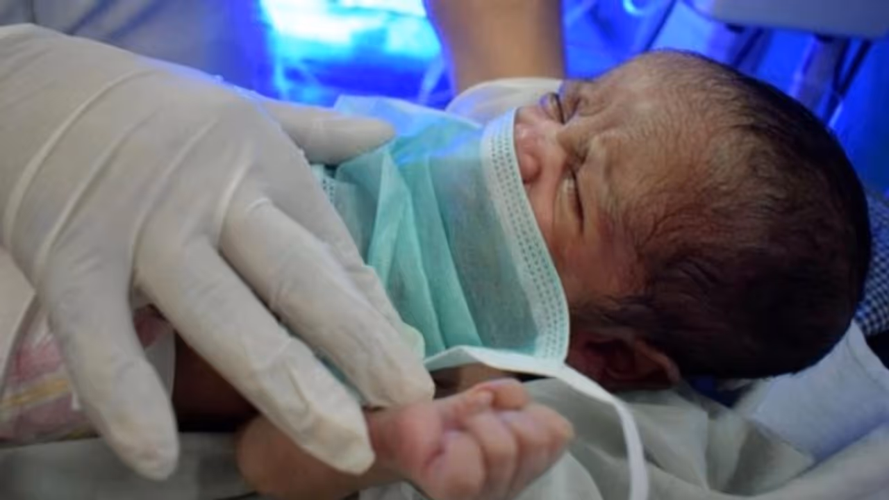 ശുഭ വാർത്ത; കൊവിഡ് ബാധിച്ച ഗർഭിണി പെൺ കുഞ്ഞിന് ജന്മം നൽകി ശുഭ വാർത്ത; കൊവിഡ് ബാധിച്ച ഗർഭിണി പെൺ കുഞ്ഞിന് ജന്മം നൽകി