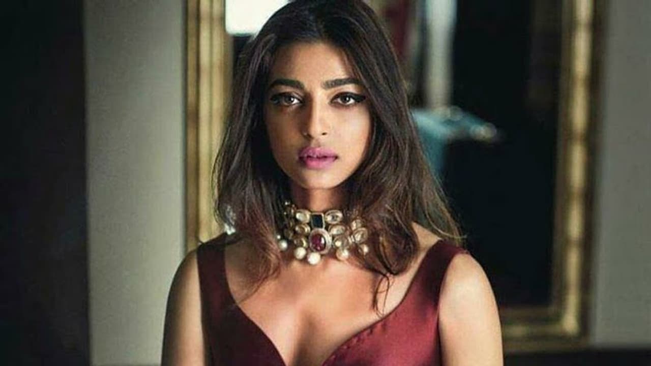 'ভালবাসার মানুষকে কাছে টেনে নেব', কেন একথা বললেন রাধিকা 'ভালবাসার মানুষকে কাছে টেনে নেব', কেন একথা বললেন রাধিকা