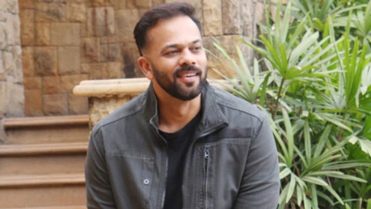 अक्षय कुमार के बाद कोरोना के खिलाफ जंग में आगे आया ये डायरेक्टर, मुंबई पुलिस को दिए आठ होटल अक्षय कुमार के बाद कोरोना के खिलाफ जंग में आगे आया ये डायरेक्टर, मुंबई पुलिस को दिए आठ होटल