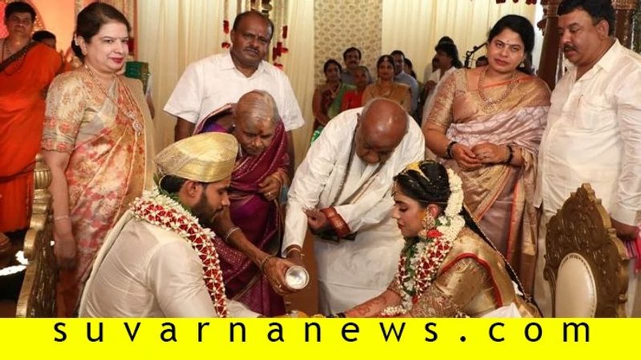 ನಿಖಿಲ್ ವಿವಾಹ ವರದಿ ಸಲ್ಲಿಸಲು ಸರ್ಕಾರಕ್ಕೆ ಆದೇಶ: ಕುಮಾರಸ್ವಾಮಿಗೆ ಸಂಕಷ್ಟ! ನಿಖಿಲ್ ವಿವಾಹ ವರದಿ ಸಲ್ಲಿಸಲು ಸರ್ಕಾರಕ್ಕೆ ಆದೇಶ: ಕುಮಾರಸ್ವಾಮಿಗೆ ಸಂಕಷ್ಟ!