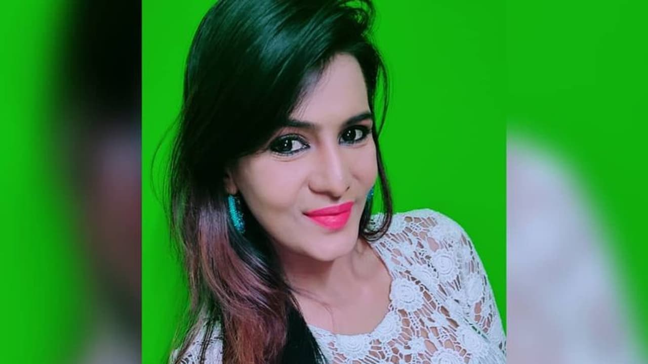 யாருடா இந்த வேலைய பாத்தது? மீரா மிதுன் இறந்து விட்டதாக அவர் ட்விட்டர் பக்கத்திலேயே வெளியான பதிவு! யாருடா இந்த வேலைய பாத்தது? மீரா மிதுன் இறந்து விட்டதாக அவர் ட்விட்டர் பக்கத்திலேயே வெளியான பதிவு!