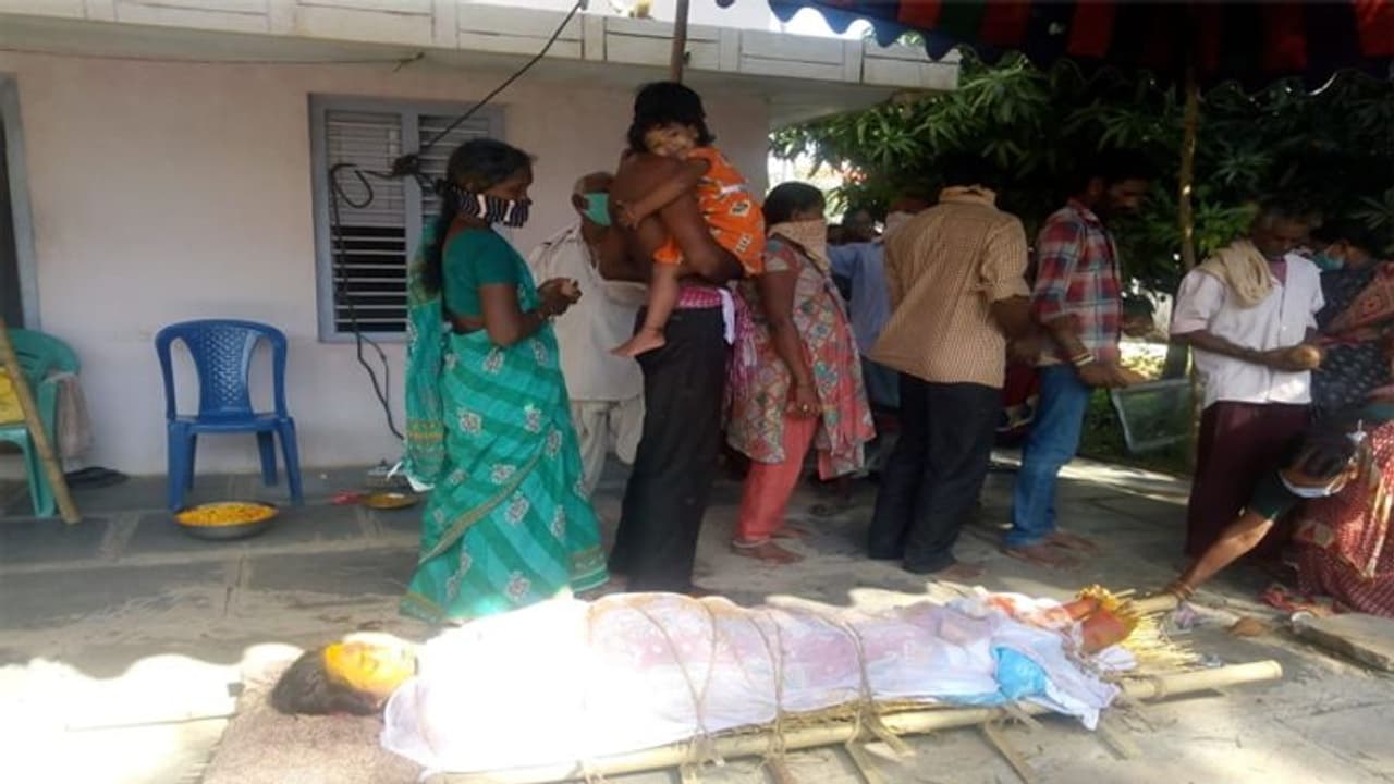 కాన్పు కోసం వెళితే కానరాని లోకాలకు... వైద్యసిబ్బంది నిర్లక్ష్యంతో గర్బిణి మృతి