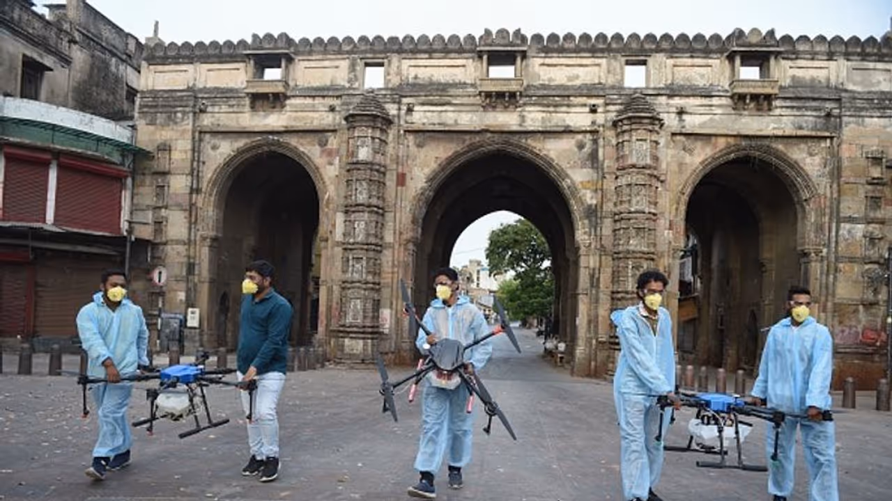 മരണസംഖ്യ ഉയരുന്നു: ഗുജറാത്തിൽ പടരുന്നത് കൊവിഡിൻ്റെ എൽ ടൈപ്പ് വൈറസെന്ന് നിഗമനം മരണസംഖ്യ ഉയരുന്നു: ഗുജറാത്തിൽ പടരുന്നത് കൊവിഡിൻ്റെ എൽ ടൈപ്പ് വൈറസെന്ന് നിഗമനം