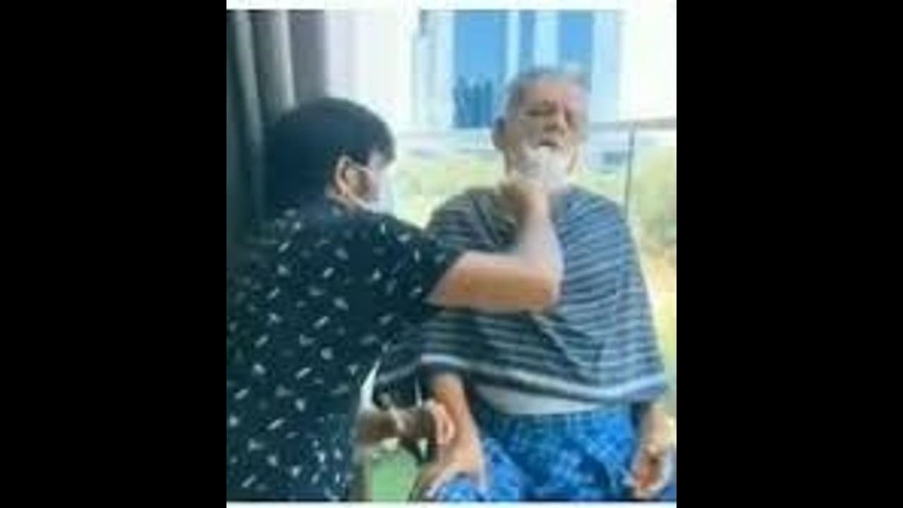 அப்பாவிற்கு ஷேவிங் செய்து அழகு பார்த்த பிரபல நடிகர்... வைரலாகும் வீடியோ...! அப்பாவிற்கு ஷேவிங் செய்து அழகு பார்த்த பிரபல நடிகர்... வைரலாகும் வீடியோ...!