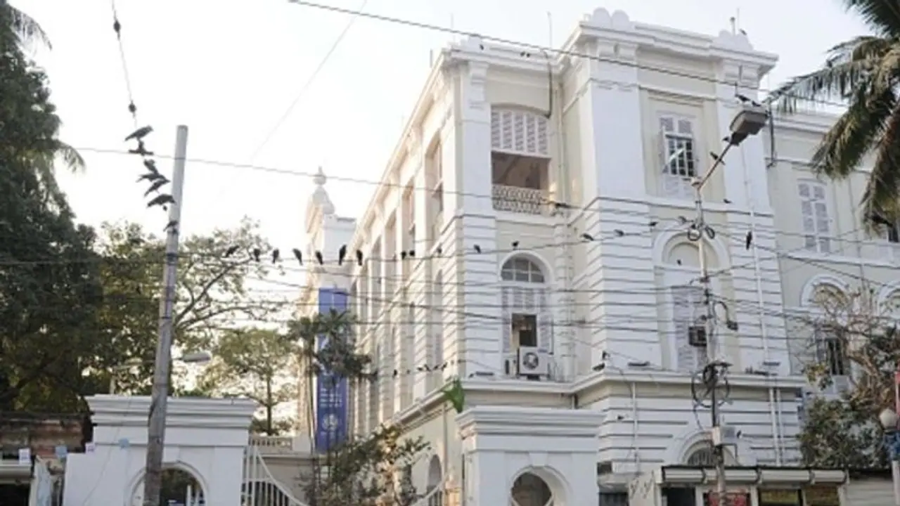 চা খেয়ে চুরমুর বাদাম মুখে প্রেম, লকডাউনে প্রিয় 'হকারকাকু'দের দেশের বাড়ি টাকা পাঠালো প্রেসিডেন্সি পড়ুয়ারা