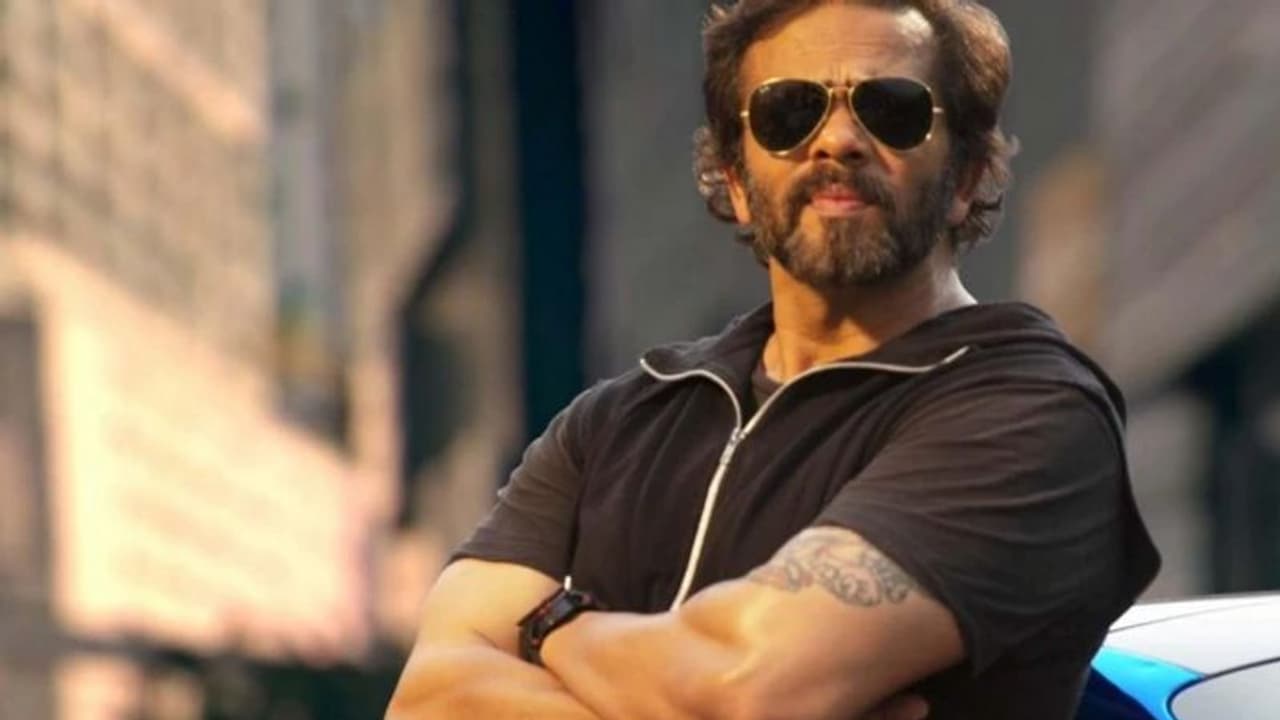 போலீசார் ஓய்வெடுப்பதற்காக 8 ஓட்டல்களை திறந்துவிட்ட பிரபல இயக்குநர்... 3 வேளை உணவு வழங்க ஏற்பாடு...! போலீசார் ஓய்வெடுப்பதற்காக 8 ஓட்டல்களை திறந்துவிட்ட பிரபல இயக்குநர்... 3 வேளை உணவு வழங்க ஏற்பாடு...!