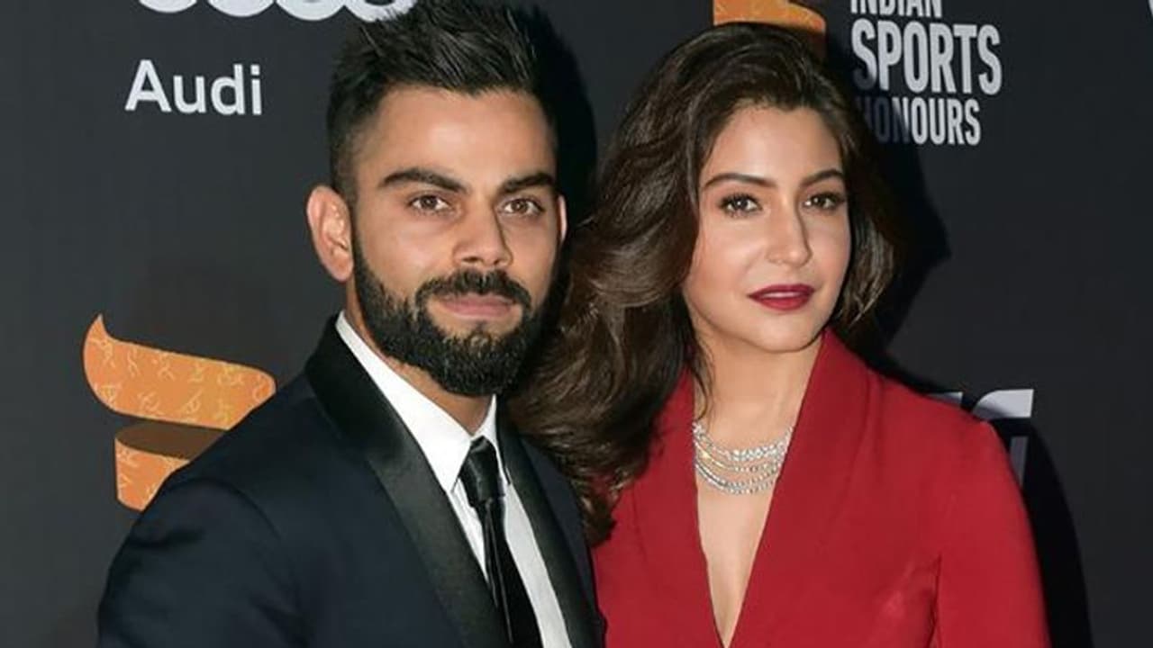 డివిలియర్స్తో కోహ్లీ ఇన్ స్టాగ్రామ్ లైవ్.. అనుష్కకి ఏం చెప్పాడంటే... డివిలియర్స్తో కోహ్లీ ఇన్ స్టాగ్రామ్ లైవ్.. అనుష్కకి ఏం చెప్పాడంటే...