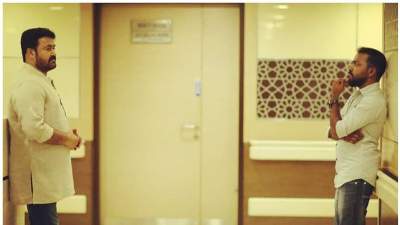 സാമൂഹിക അകലം പാലിക്കണം; ലാലേട്ടനൊപ്പമുള്ള ഫോട്ടോ ഉദാഹരണമാക്കി വിഷ്ണു ഉണ്ണികൃഷ്ണൻ സാമൂഹിക അകലം പാലിക്കണം; ലാലേട്ടനൊപ്പമുള്ള ഫോട്ടോ ഉദാഹരണമാക്കി വിഷ്ണു ഉണ്ണികൃഷ്ണൻ