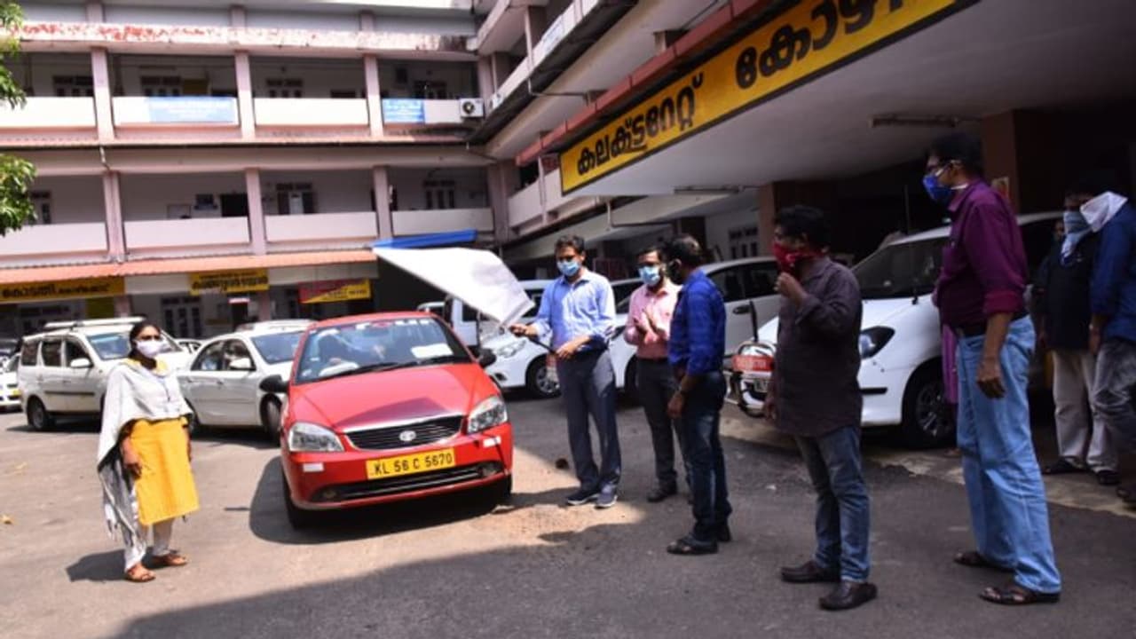അതിഥി തൊഴിലാളികള്ക്ക് കൈത്താങ്ങ്; കോഴിക്കോട് 200 കുടുംബങ്ങള്ക്ക് ഭക്ഷ്യധാന്യ കിറ്റുകള് അതിഥി തൊഴിലാളികള്ക്ക് കൈത്താങ്ങ്; കോഴിക്കോട് 200 കുടുംബങ്ങള്ക്ക് ഭക്ഷ്യധാന്യ കിറ്റുകള്