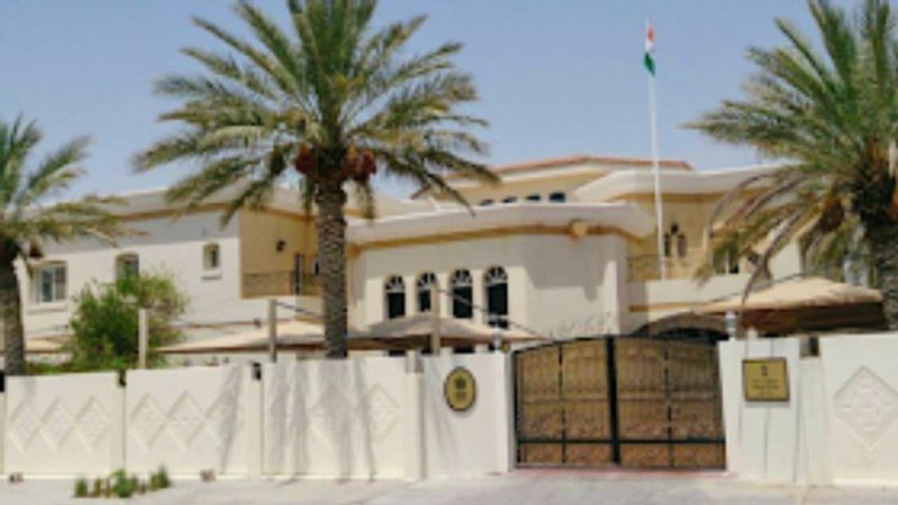 ഖത്തര്‍ ലോകകപ്പ്; ഇന്ത്യന്‍ ആരാധകര്‍ക്കായി ഹെൽപ് ലൈന്‍ നമ്പര്‍ ക്രമീകരിച്ച് എംബസി