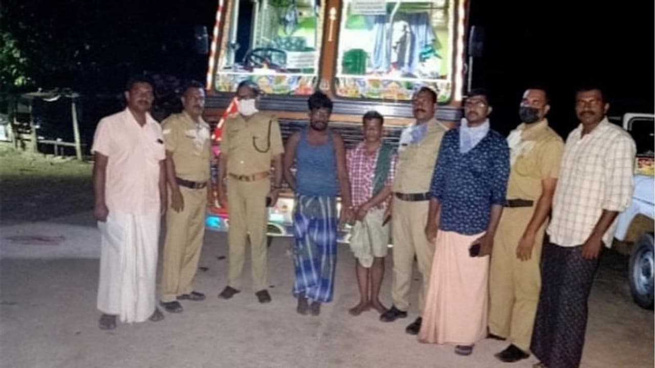 ലോക്ക്ഡൗണിന്‍റെ മറവില്‍ അരിലോറിയില്‍ കഞ്ചാവ് കടത്ത്; പിന്നില്‍ മലയാളികള്‍, രണ്ട് ഡ്രൈവര്‍മാര്‍ പിടിയില്‍