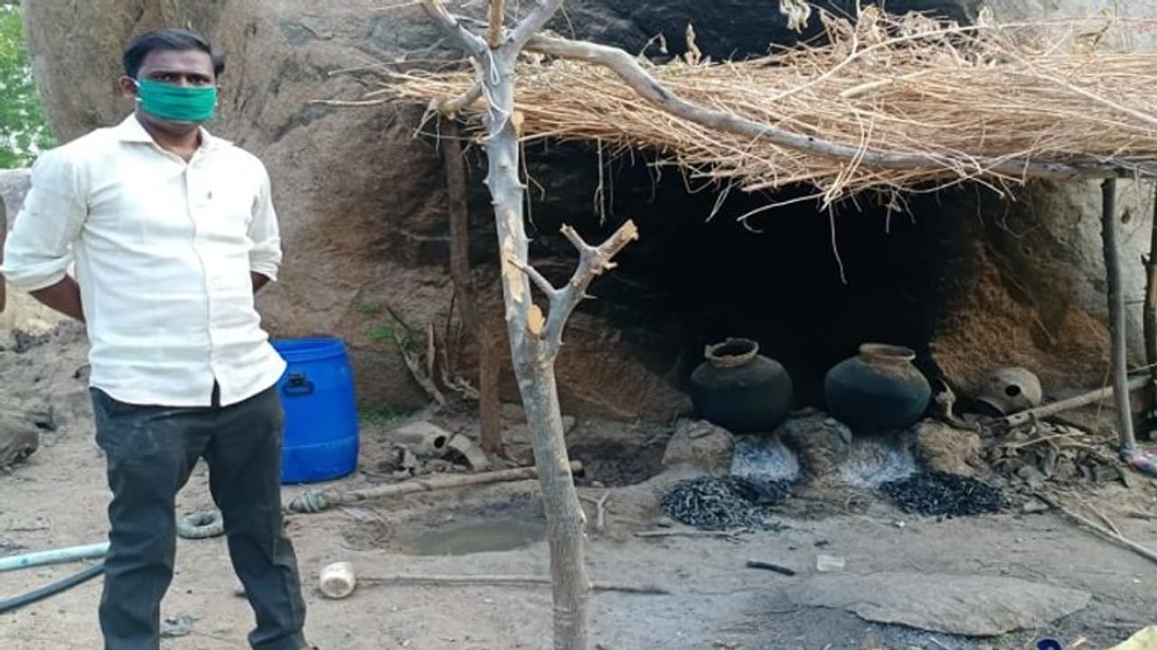 ಯಾದಗಿರಿ: ಕಳ್ಳಭಟ್ಟಿಗೆ ಯುವಕ ಬಲಿ ? ಯಾದಗಿರಿ: ಕಳ್ಳಭಟ್ಟಿಗೆ ಯುವಕ ಬಲಿ ?